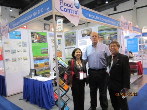 2013-Asia-Flood-Control-Bangkok-3